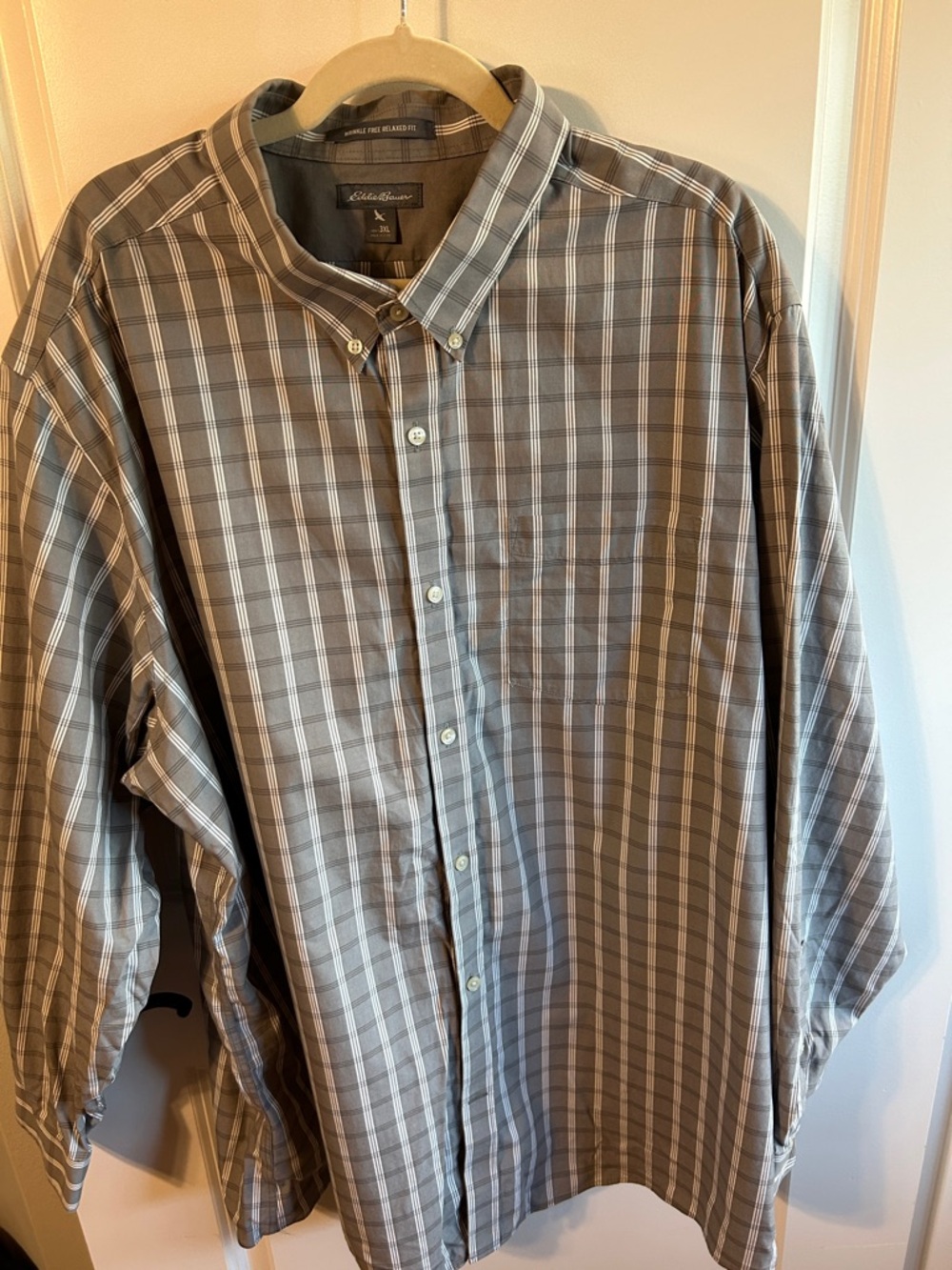 Eddie Bauer Men’s Gray and White Plaid Button-Up Shirt
0001